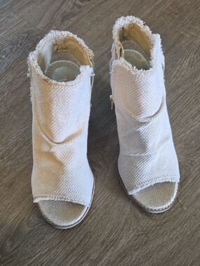 Very G Cream Open-Toe Frayed Ankle Booties